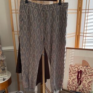 Pete & Greta by Johnny Was Embroidered Jogger Pants | L